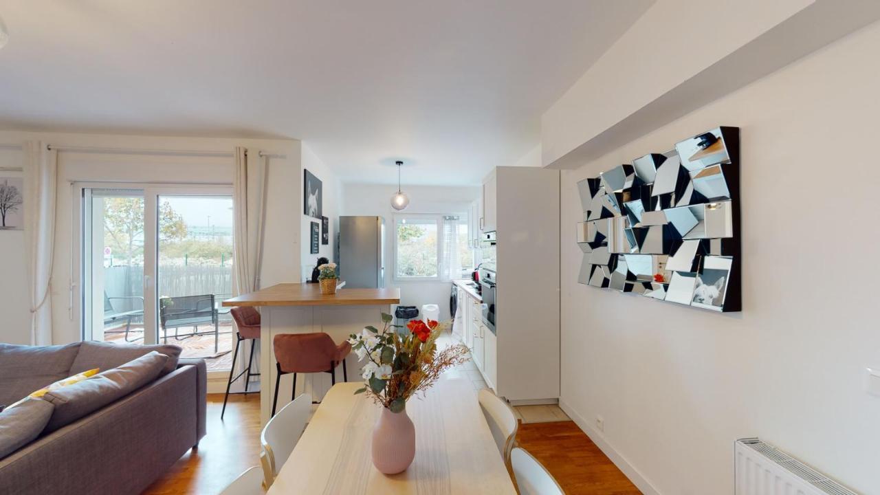 Live Like A Local Stylish 2Br With Balcony & Parking Lägenhet Saint-Denis  Exteriör bild